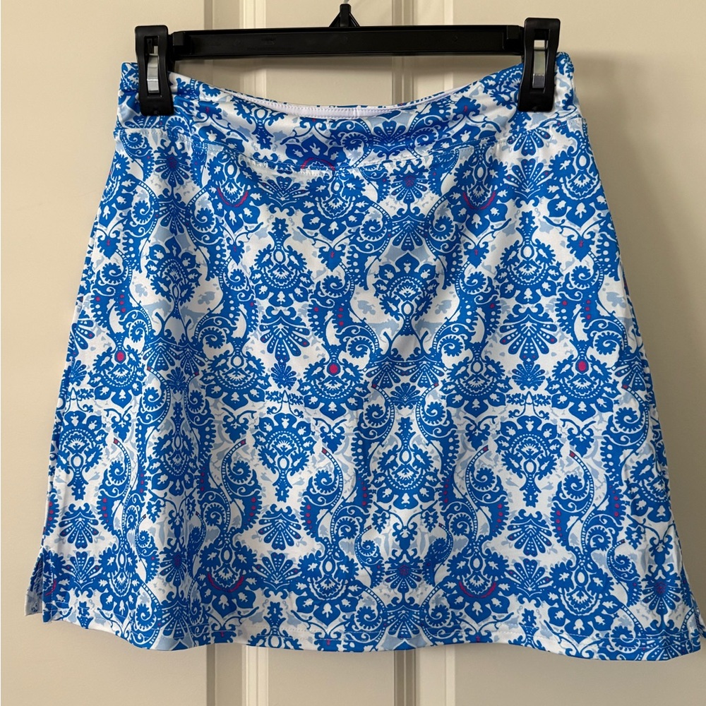 NWOT golf skort, Blue and White Patterned, women’s small. Cooling athletic.